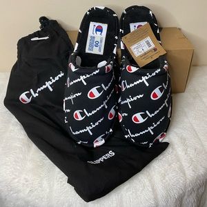 Men’s Sleepover Slippers, Black/All Over Logo Size 9.